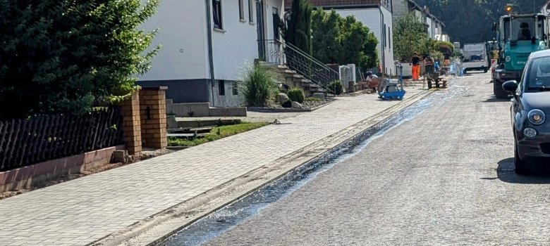 Letzte Pflasterarbeiten in der Waldstraße, 1. BA