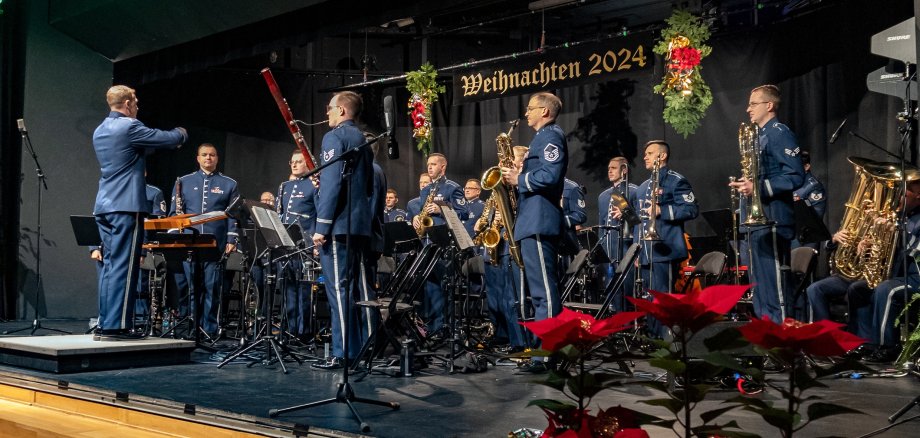 Die USAFE-Band beim Weihnachtskonzert im CCR