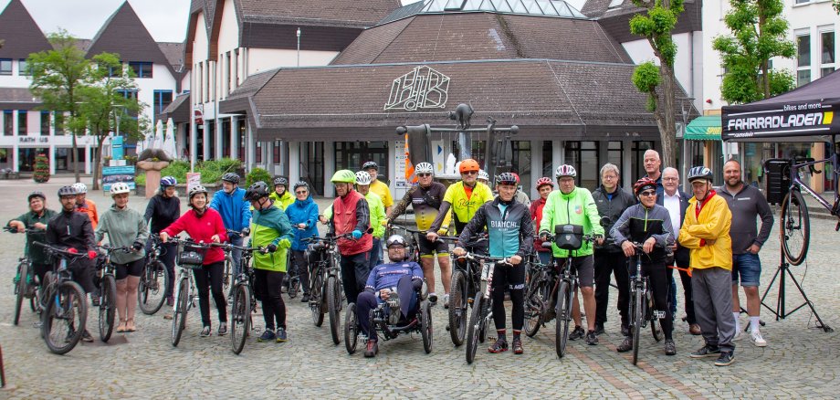 Gruppenbild mit Teilnehmern der Radtour