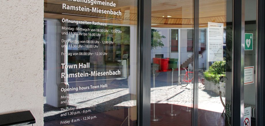 Foto Eingang Rathaus in Ramstein