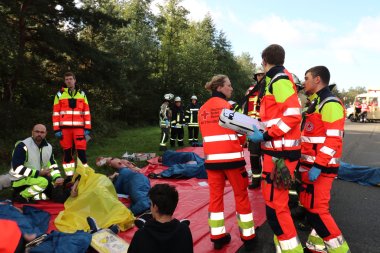 Bild der Übung mit Einsatzkräften