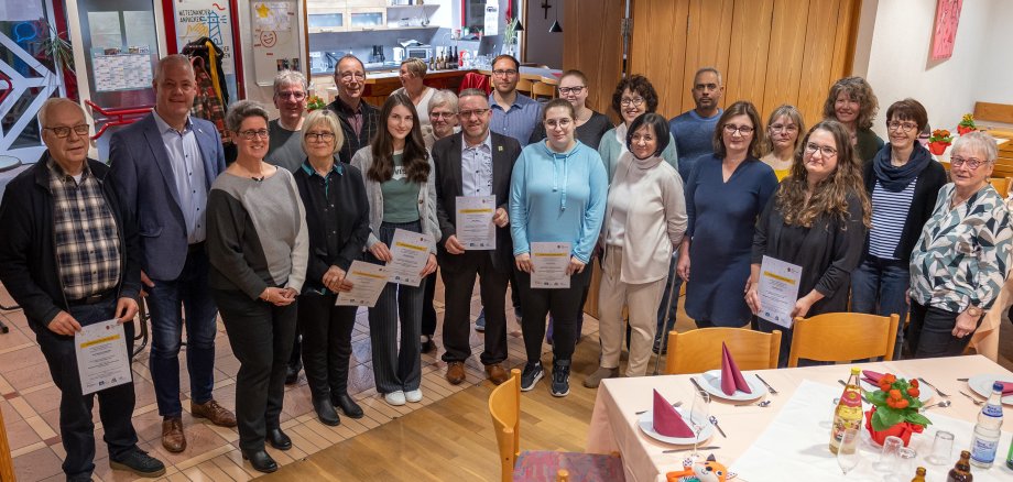 Gruppenbild der ausgezeichneten ehrenamtliche Helfer